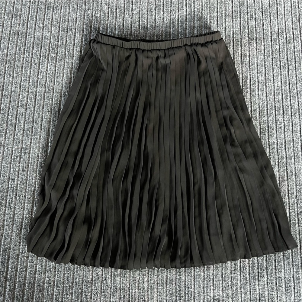 Max Studio Black Pleated Skirt with Elastic Band Waist Size M